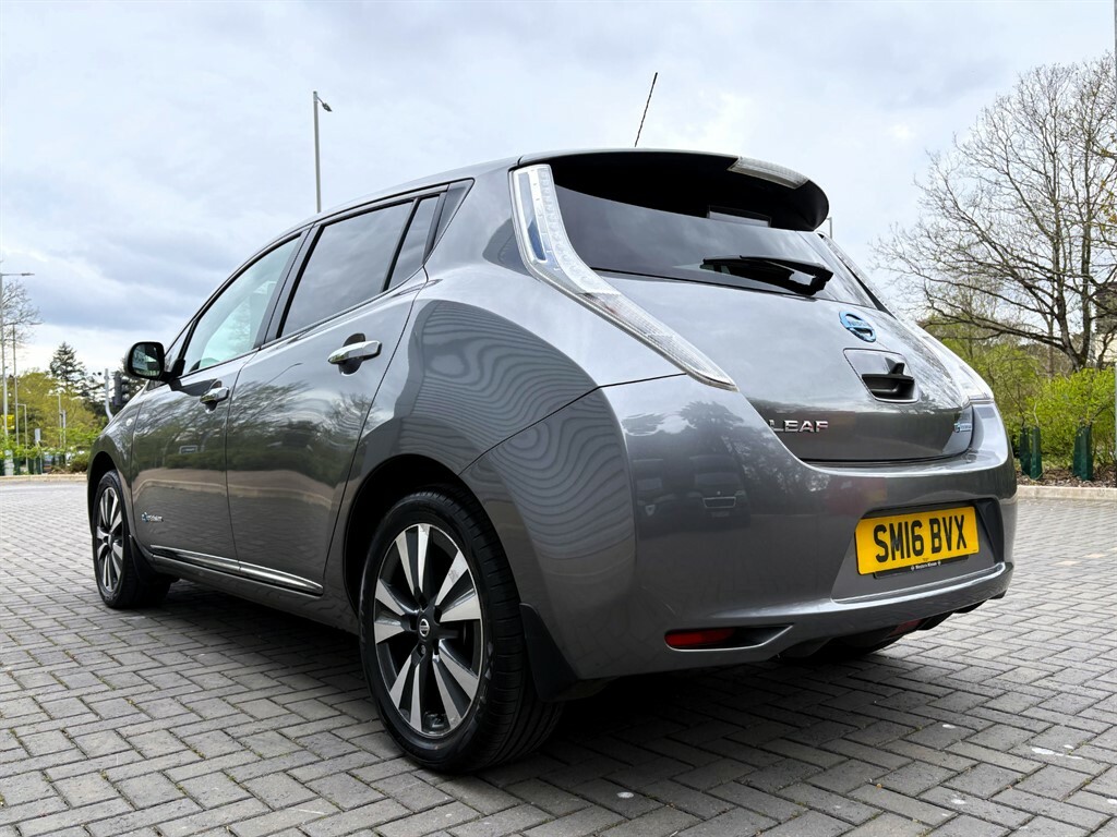 Nissan Leaf Tekna Great Spec Cheap To Run And Road Tax 20 A Y SM16BVX Grey #4