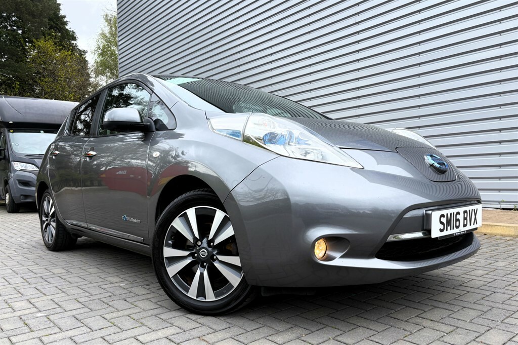 Nissan Leaf Tekna Great Spec Cheap To Run And Road Tax 20 A Y SM16BVX Grey #2