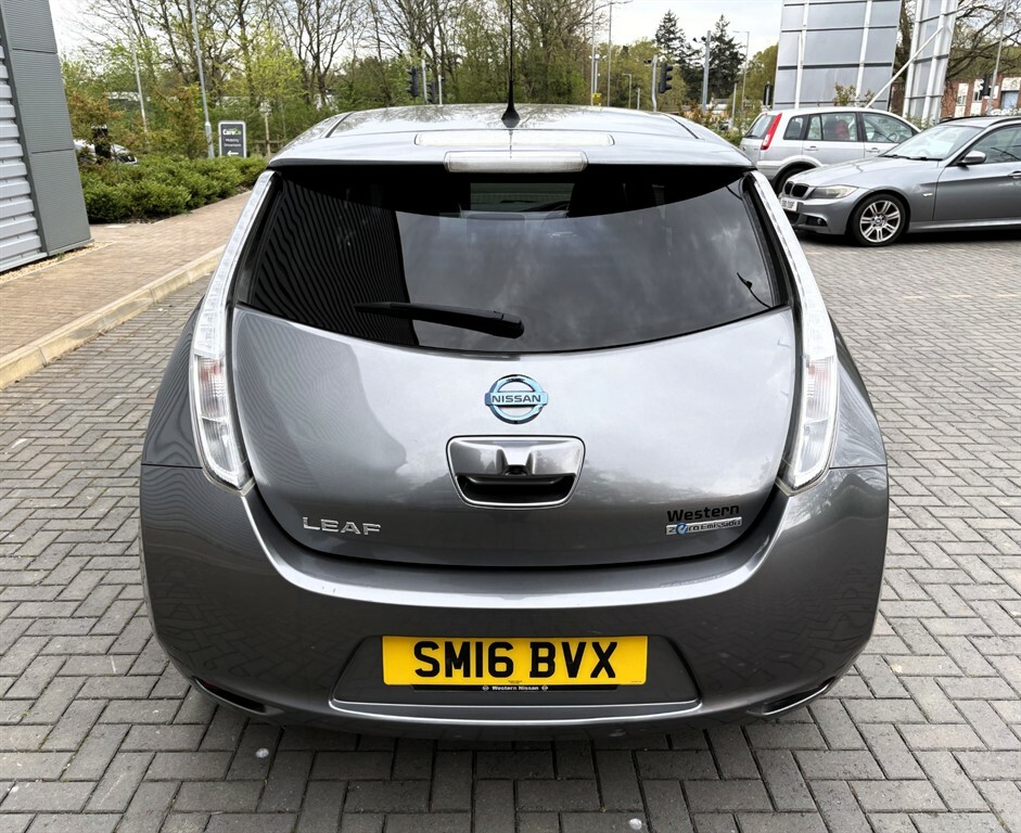 Nissan Leaf Tekna Great Spec Cheap To Run And Road Tax 20 A Y SM16BVX Grey #6