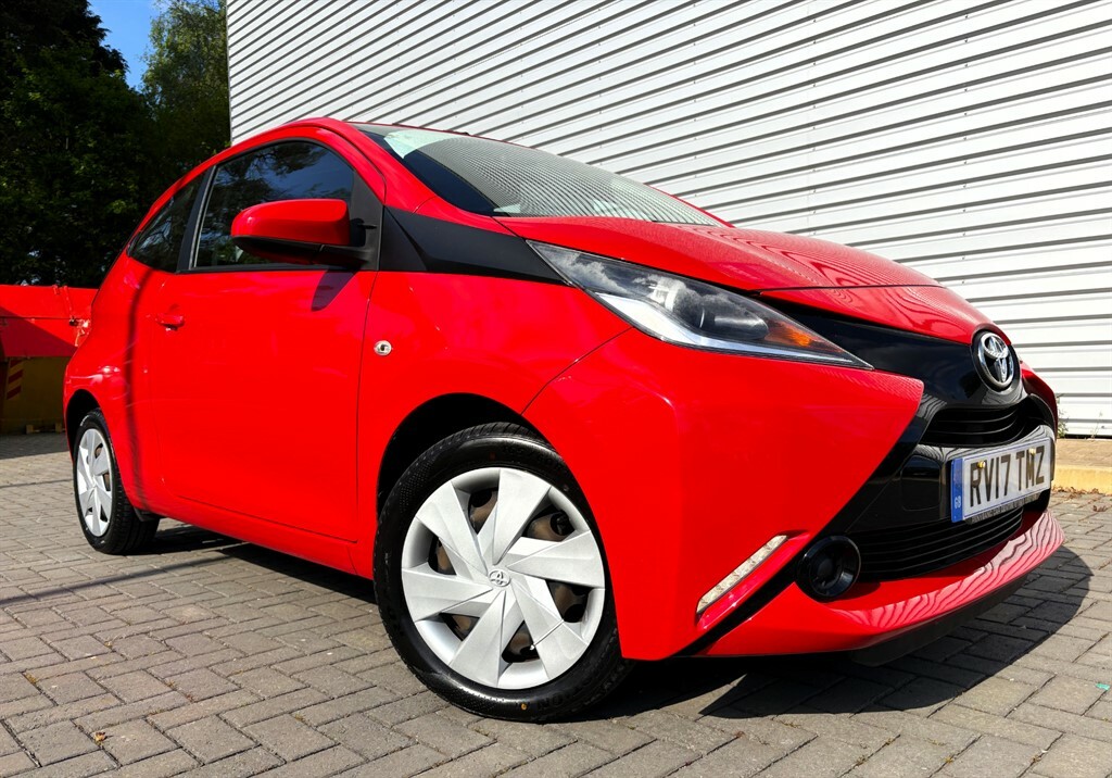 Toyota Aygo Vvt-i X-play Great Spec And Only 20 Ayear Road Ta RV17TMZ Red #2