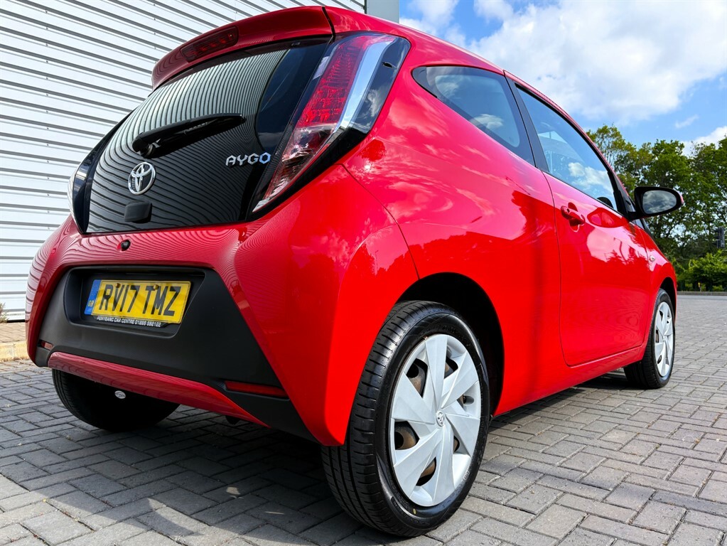 Toyota Aygo Vvt-i X-play Great Spec And Only 20 Ayear Road Ta RV17TMZ Red #3