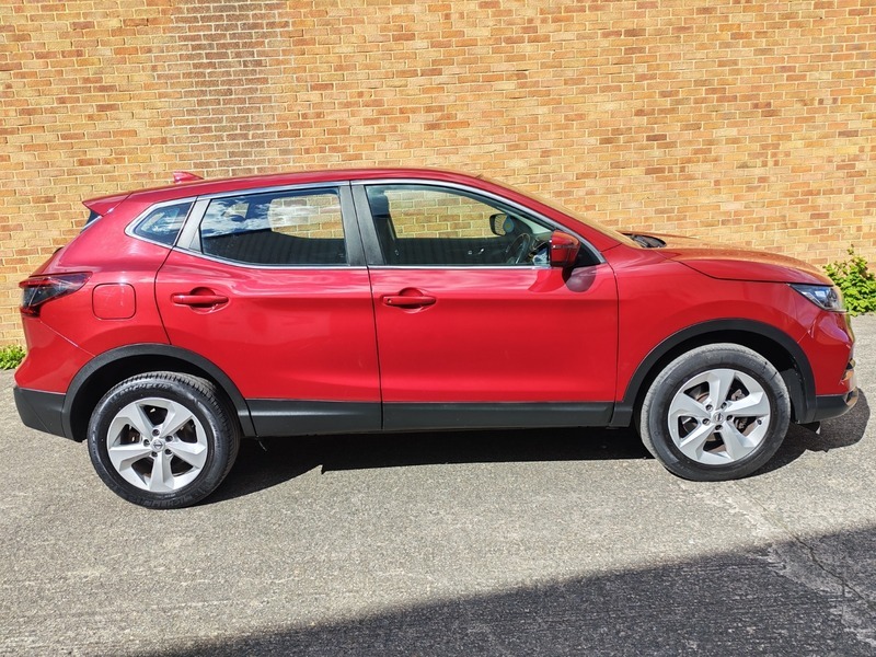 Nissan Qashqai 1.3 Dig-t Acenta Premium SO70AHL Red #2