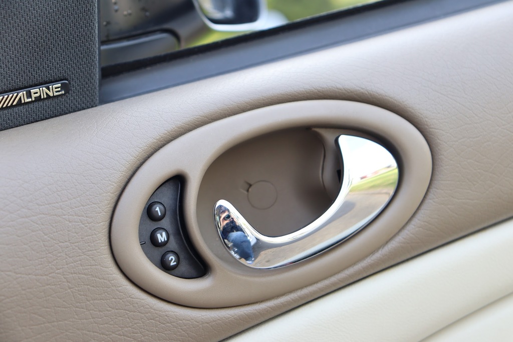 Jaguar XKR 4.2 Silver #26