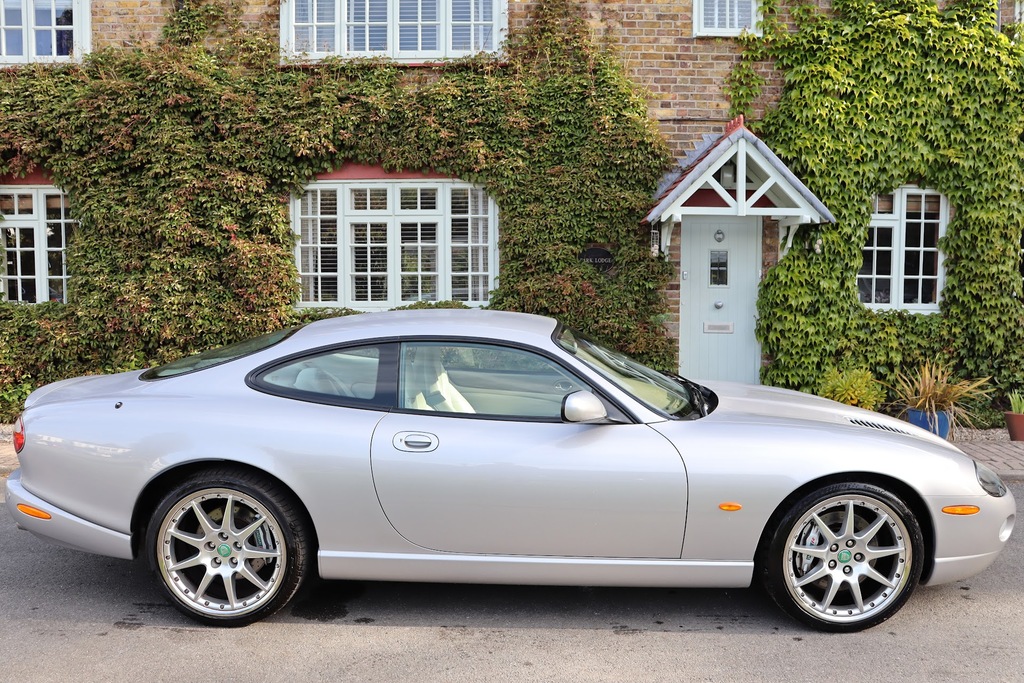 Jaguar XKR 4.2 Silver #7