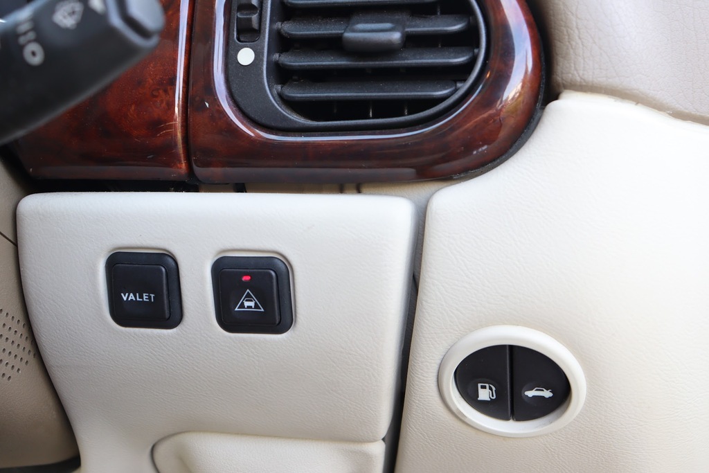 Jaguar XKR 4.2 Silver #14