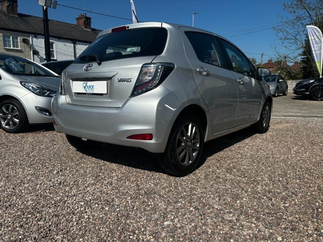 Toyota Yaris 1.33 Dual Vvt-i Icon Plus Hatchback Man PK14BOH Silver #2
