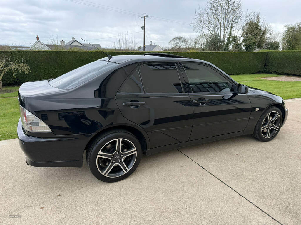 Lexus IS 200 2.0 Se Y771JAR Black #2