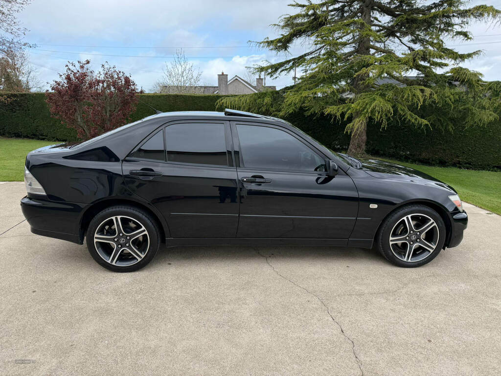 Lexus IS 200 2.0 Se Y771JAR Black #4