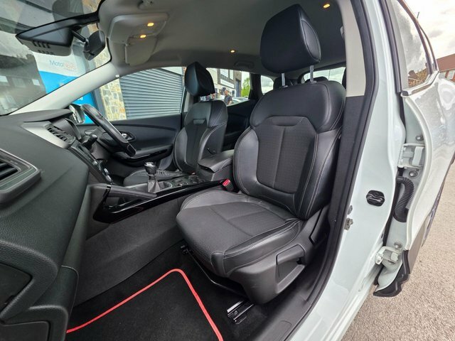 Renault Kadjar 2017 1.6 Dci Dynamique S Nav Suv White #3