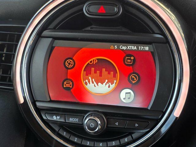 Mini Hatch 2019 1.5 Cooper Exclusive Hatchback Man PL68EFU Grey #4