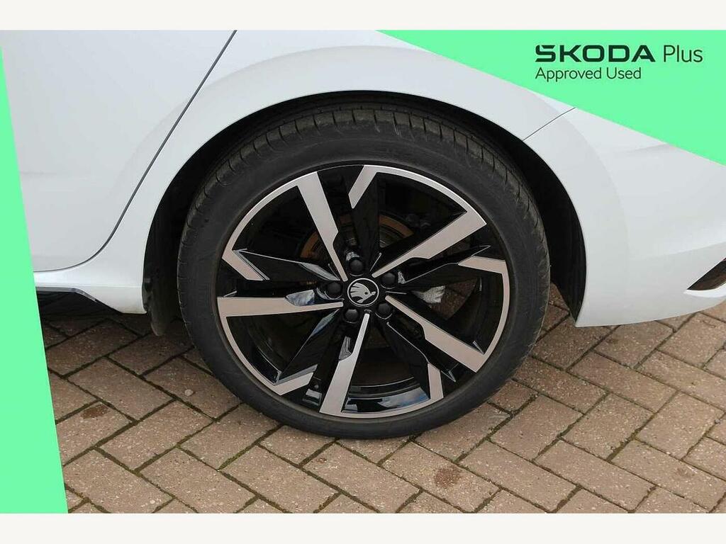 Skoda Scala 2025 1.0 Tsi 116 Monte Carlo Edition KN75ZDF White #5