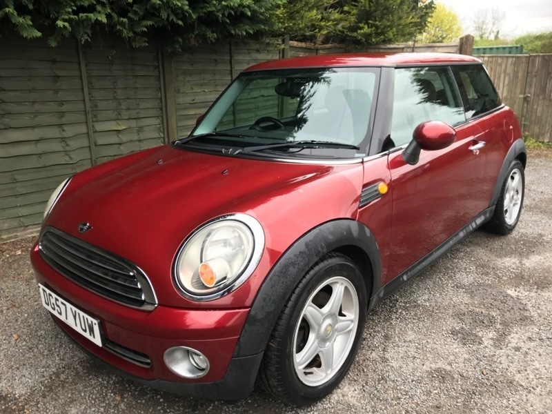 Mini Hatch 1.4 Red