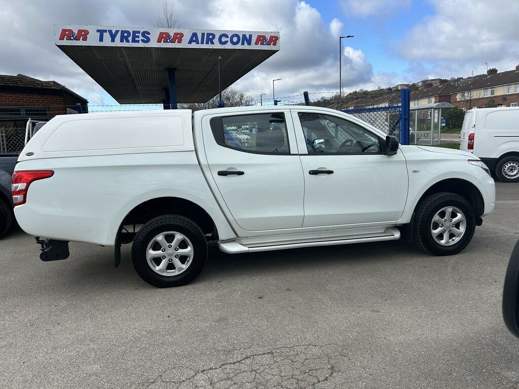 Mitsubishi L200 Pickup 2.4 Di-d Dc 4Life Double Cab 2019 DU69MKN White #5