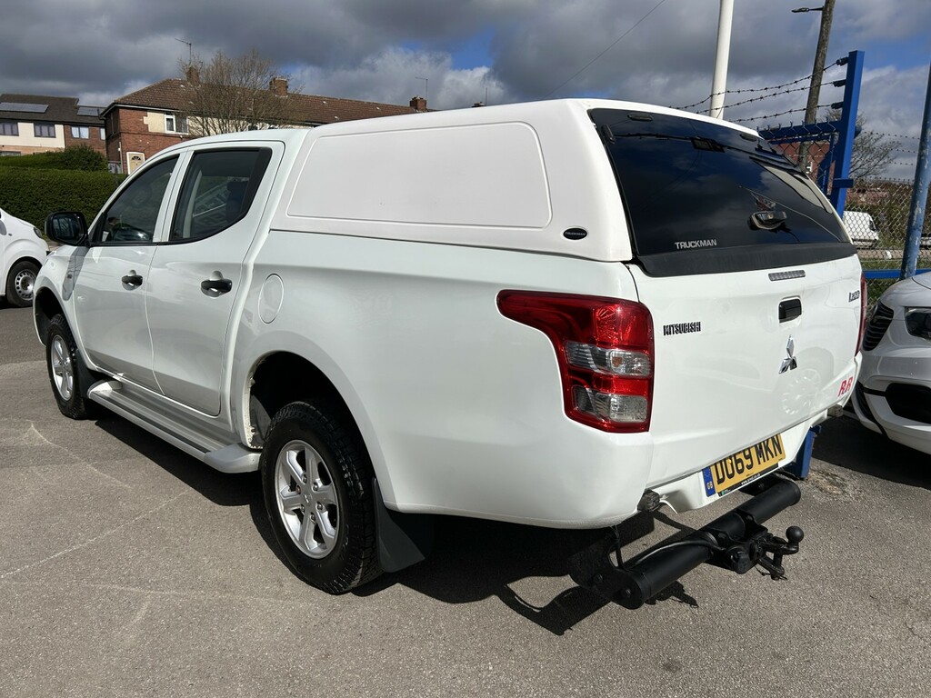 Mitsubishi L200 Pickup 2.4 Di-d Dc 4Life Double Cab 2019 DU69MKN White #3