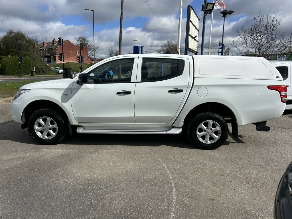 Mitsubishi L200 Pickup 2.4 Di-d Dc 4Life Double Cab 2019 DU69MKN White #6