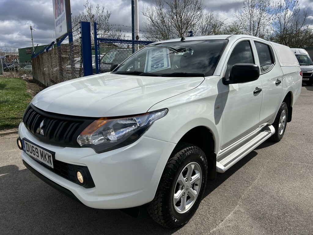 Mitsubishi L200 Pickup 2.4 Di-d Dc 4Life Double Cab 2019 DU69MKN White #2