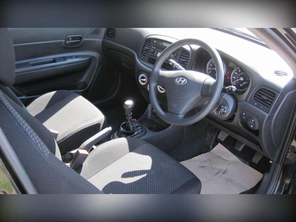 Hyundai Accent 1.4 Atlantic Blue #17