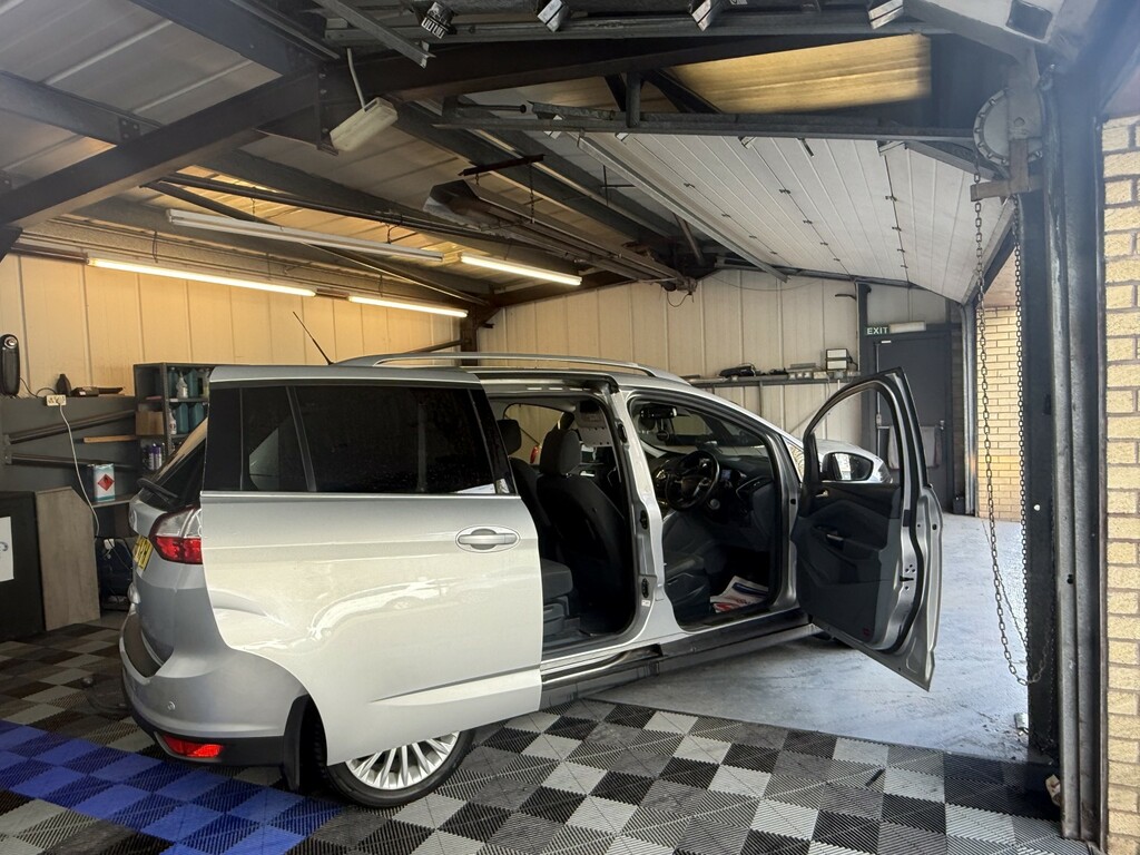 Ford Grand C-Max 1.6 Tdci Titanium 2015 YJ15LFH Silver #5