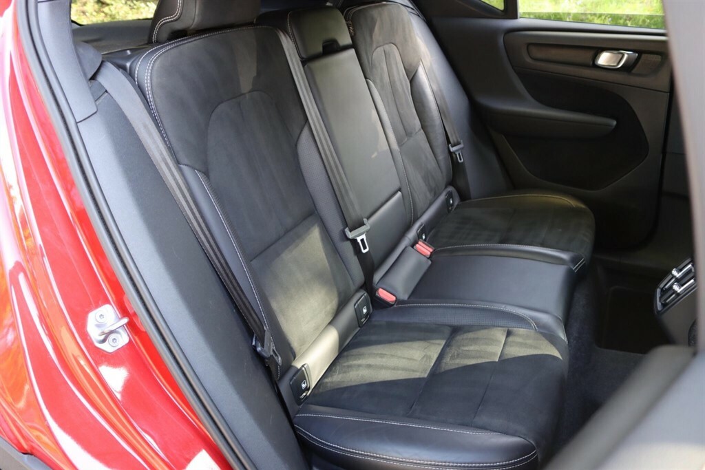 Volvo XC40 1.5 T3 R-design Euro 6 Ss VE68XRJ Red #6