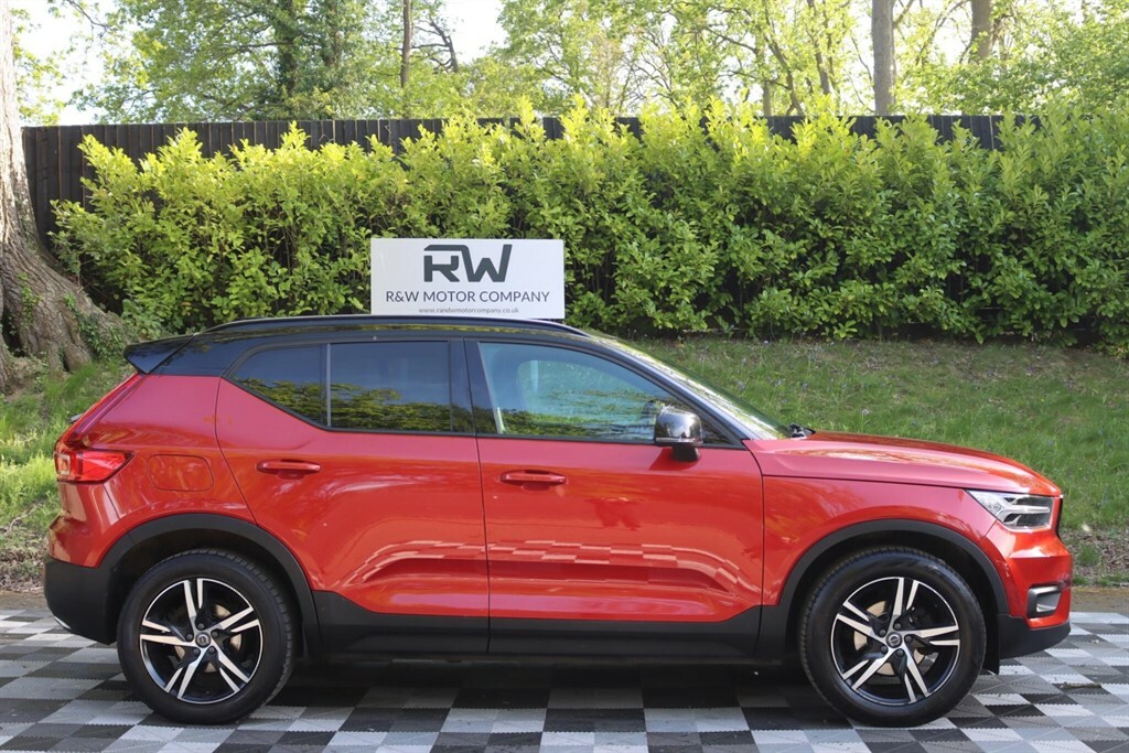 Volvo XC40 1.5 T3 R-design Euro 6 Ss VE68XRJ Red #2