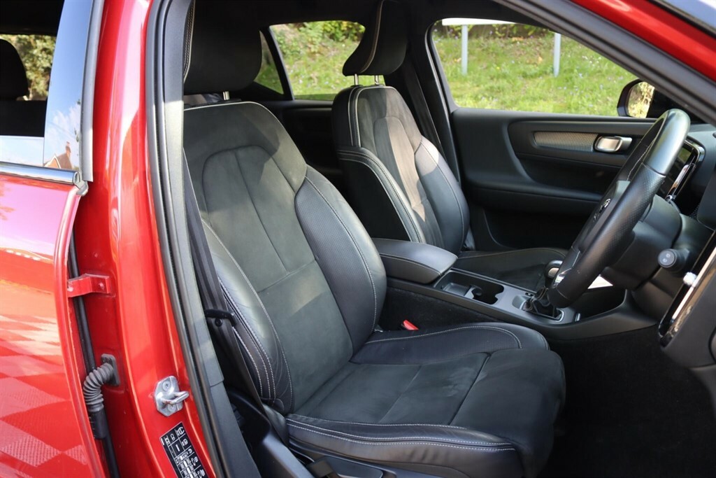 Volvo XC40 1.5 T3 R-design Euro 6 Ss VE68XRJ Red #4