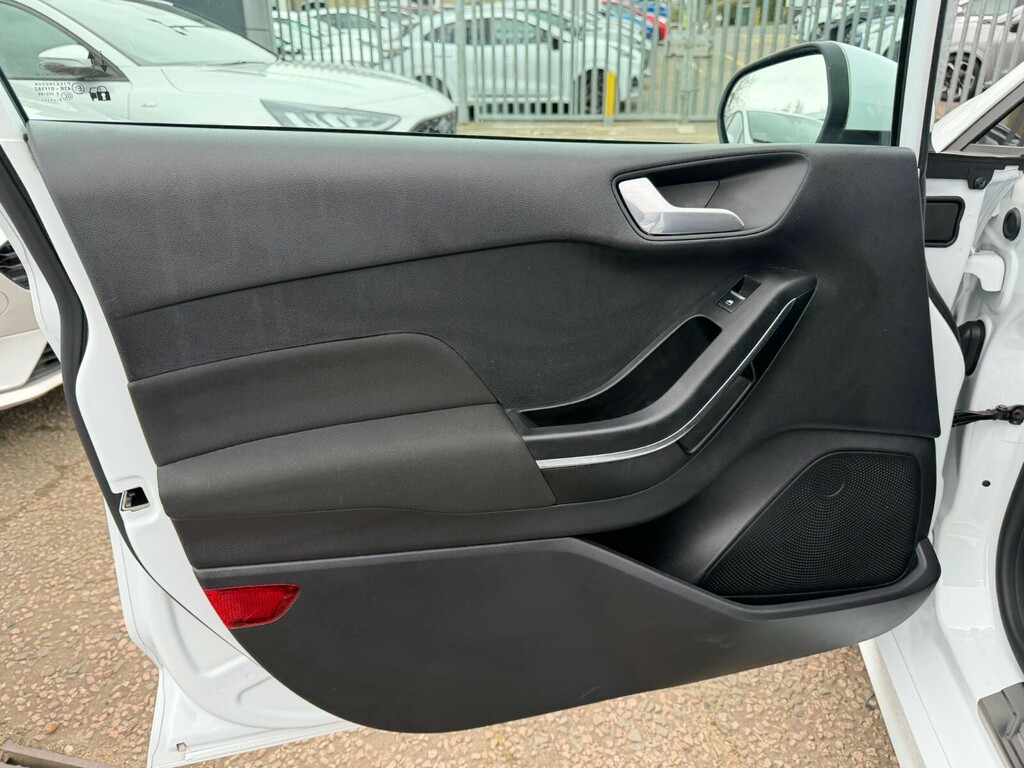 Ford Fiesta Fiesta Hatchback 1.0 Ecoboost Hybrid Mhev 125 St-l EU70KWJ White #6