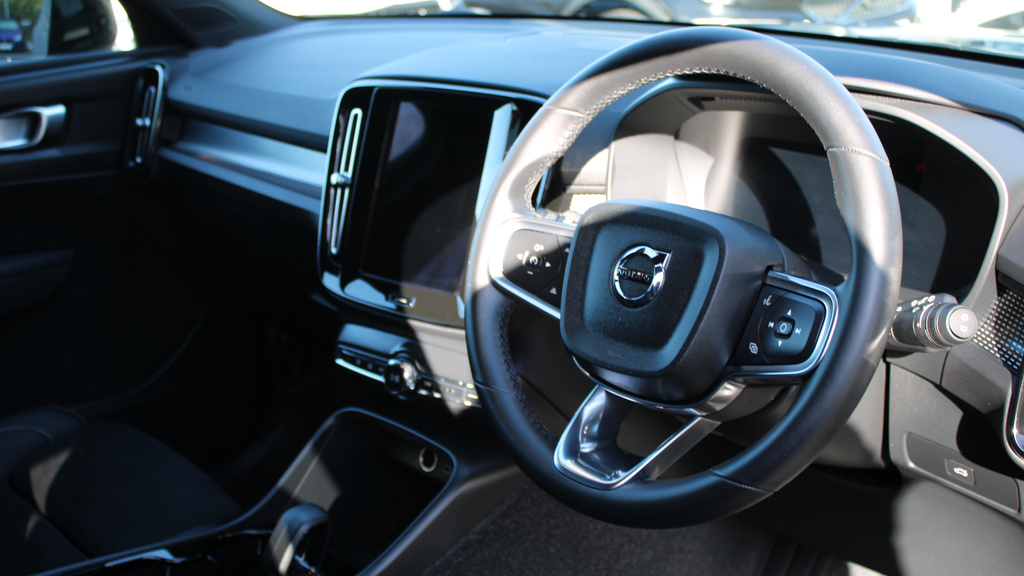 Volvo XC40 B3 P Plus Black Edition Rear Camera, Heated Sea RV25WNA #4