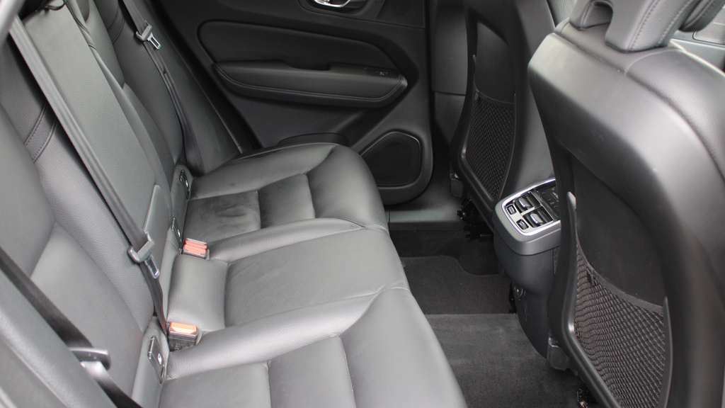 Volvo XC60 B4 D Awd Plus Dark Rear Camera, Heated Seats, A YJ72XXH #6