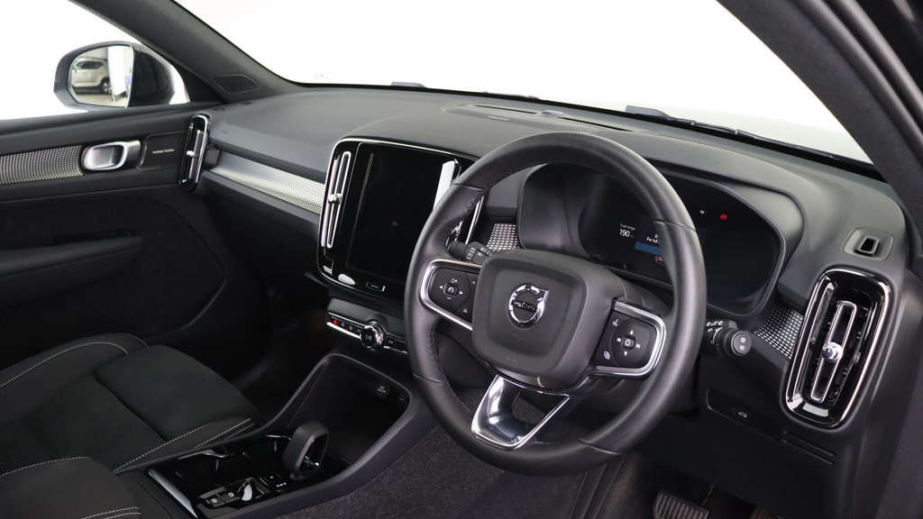 Volvo XC40 B4 P Ultra Black Edition Sunroof, Harmankardon RF74YTT #4