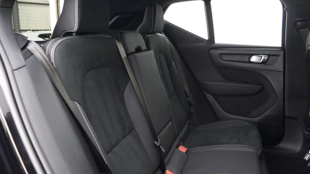Volvo XC40 B4 P Ultra Black Edition Sunroof, Harmankardon RF74YTT #6