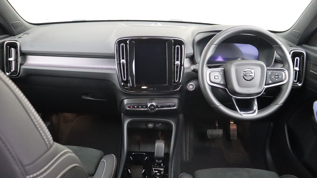Volvo XC40 B4 P Ultra Black Edition Sunroof, Harmankardon RF74YTT #5