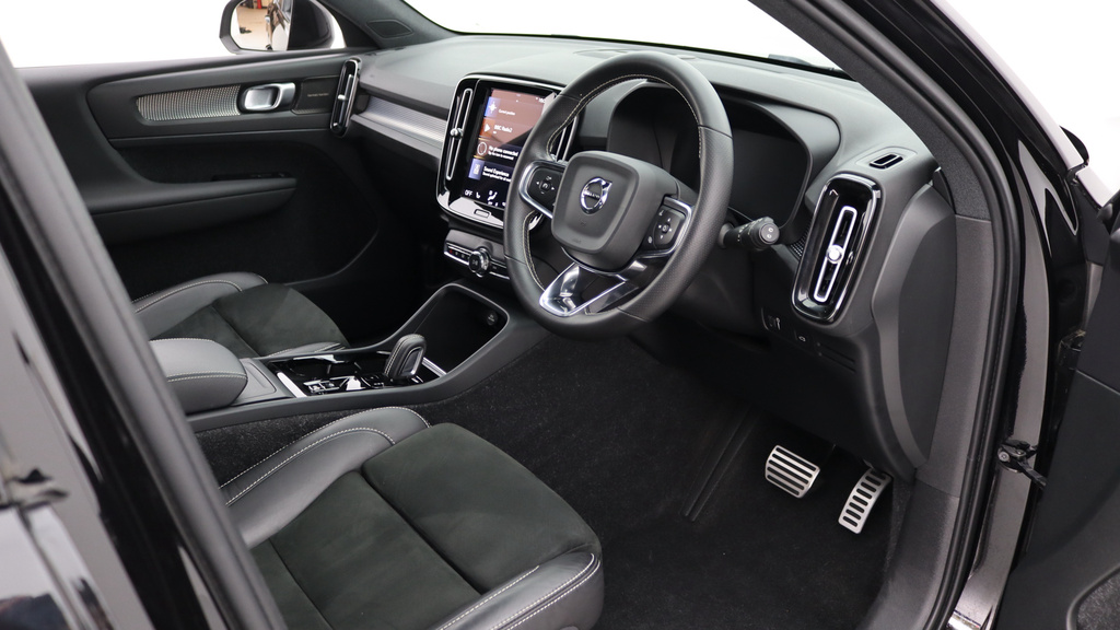 Volvo XC40 T3 R-design Lounge Driver Assist Pack, Tow CF21AZD #4