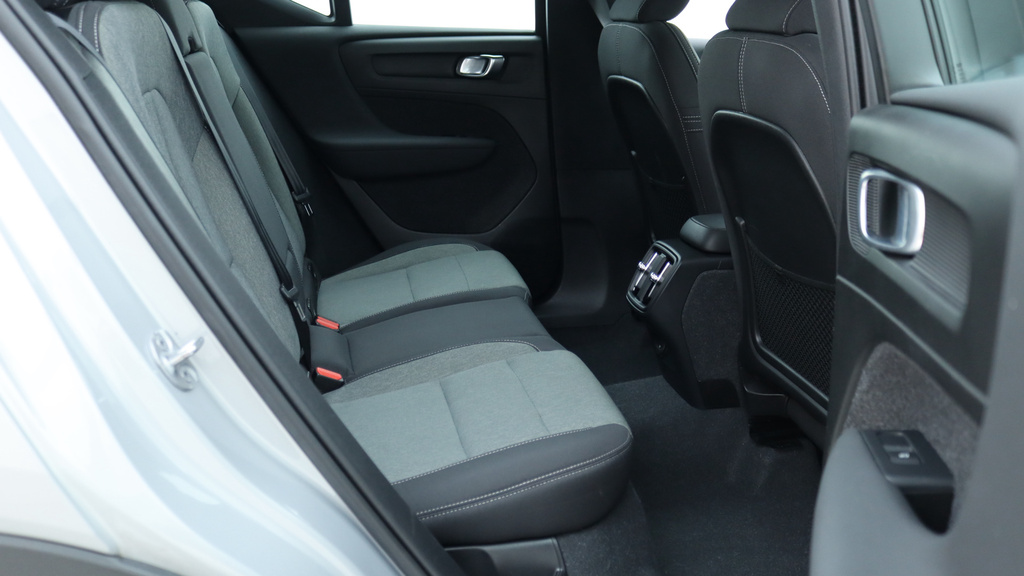 Volvo XC40 B3 P Core Park Assist, Heated Seats, Apple Carp WG73LWW  #6