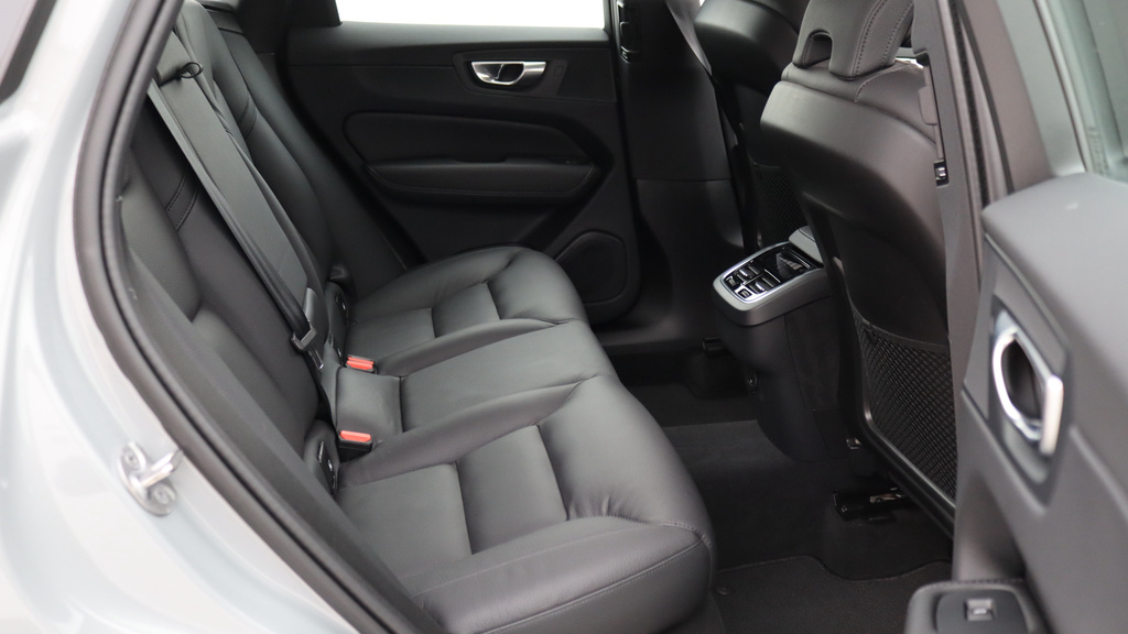 Volvo XC60 B5 P Awd Plus Dark Harmankardon Sound, 360 Cam YE73WCJ #6