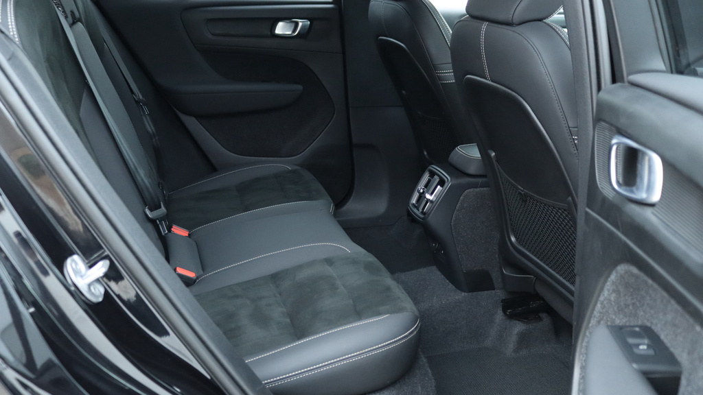 Volvo XC40 B3 P Plus Black Edition Park Camera, Heated Sea RV25WNT #6