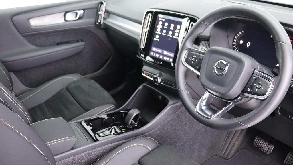 Volvo XC40 B3 P Plus Black Edition Park Camera, Heated Sea RV25ZKL #4