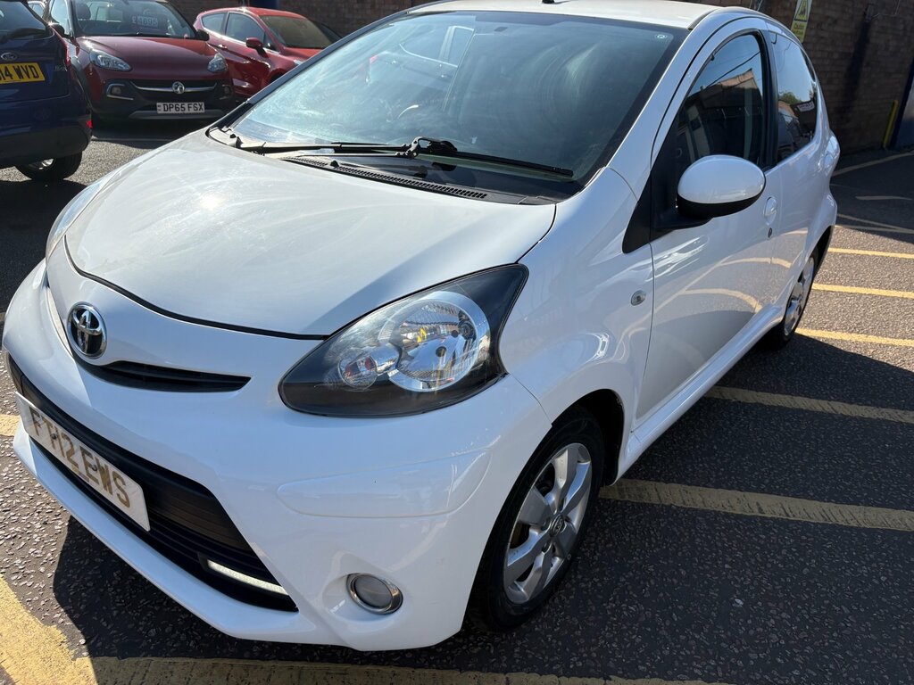 Toyota Aygo 1.0 Vvt-i Fire Hatchback - 20 Road Tax FT12EWS White #2