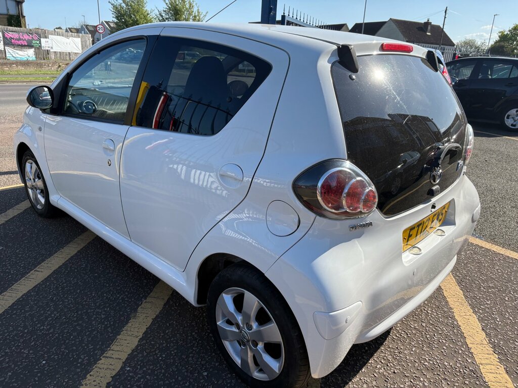 Toyota Aygo 1.0 Vvt-i Fire Hatchback - 20 Road Tax FT12EWS White #3