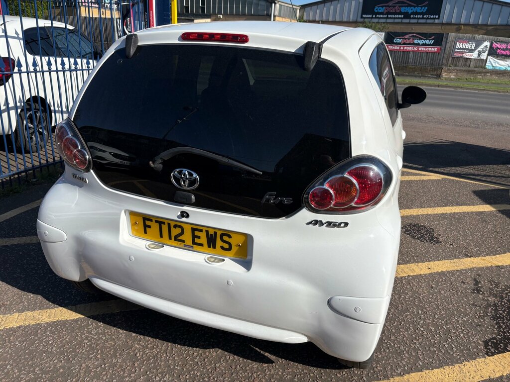 Toyota Aygo 1.0 Vvt-i Fire Hatchback - 20 Road Tax FT12EWS White #4