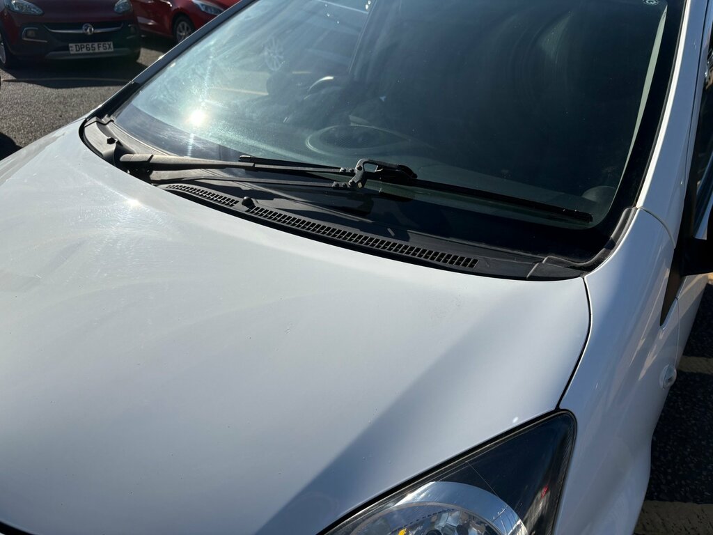 Toyota Aygo 1.0 Vvt-i Fire Hatchback - 20 Road Tax FT12EWS White #6