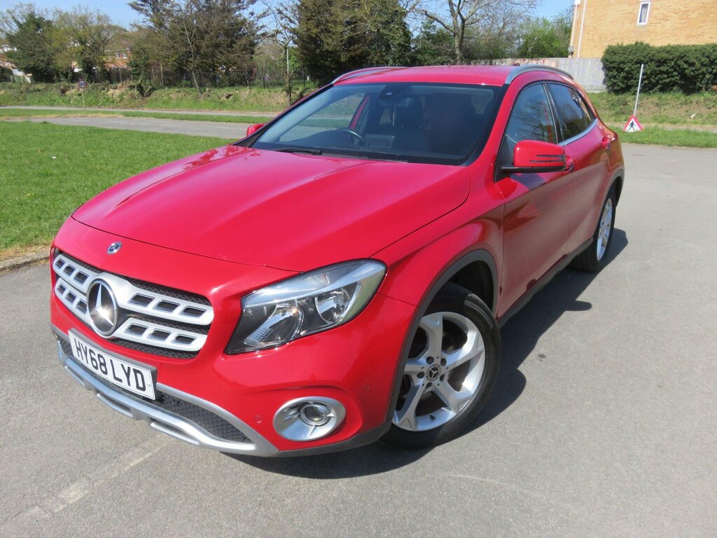 Mercedes-Benz GLA Class 2.1 Gla200d Sport Executive 7G-dct 4Matic Euro 6 Red