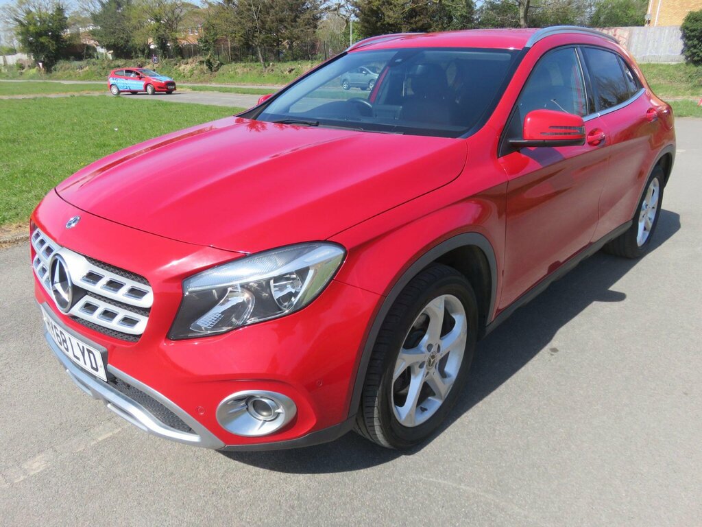 Mercedes-Benz GLA Class 2.1 Gla200d Sport Executive 7G-dct 4Matic Euro 6 HY68LYD Red #3