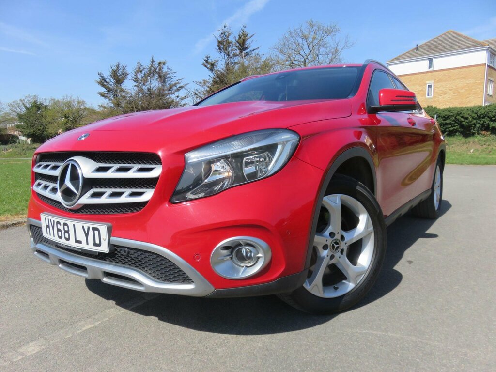 Mercedes-Benz GLA Class 2.1 Gla200d Sport Executive 7G-dct 4Matic Euro 6 HY68LYD Red #2