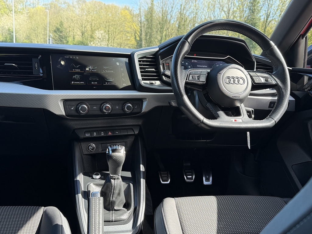 Audi A1 1.0 Tfsi 30 Black Edition Sportback Man YT21HLX Red #2