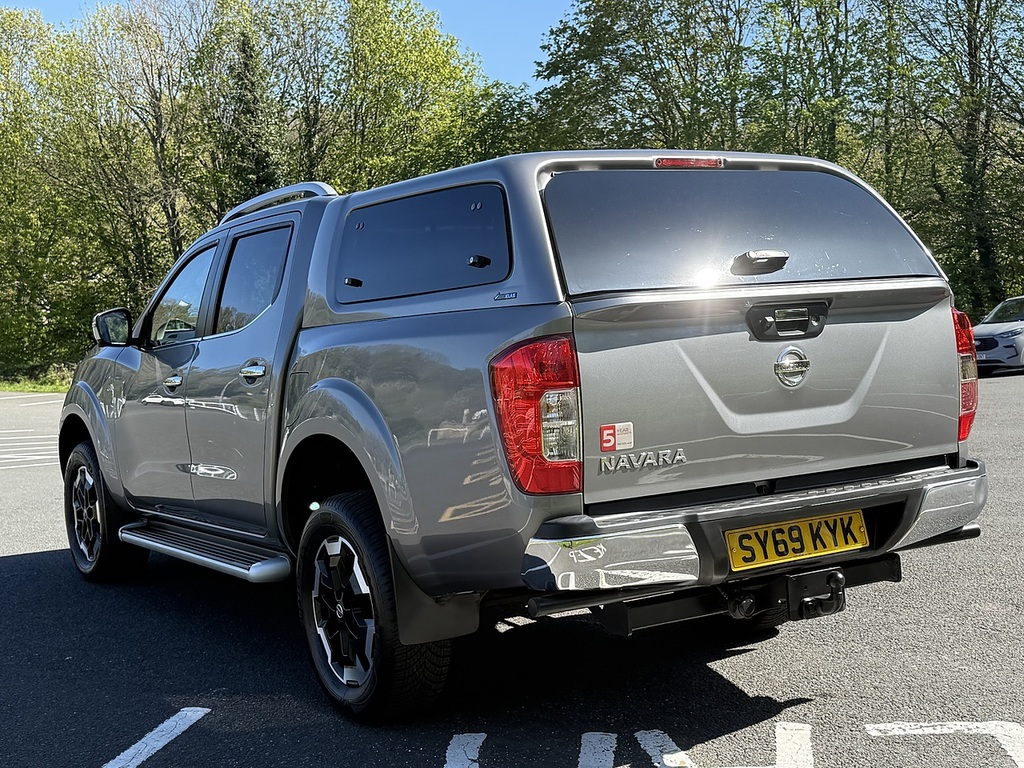 Nissan Navara 2.3 Dci Tekna Pickup Double Cab SY69KYK Grey #3