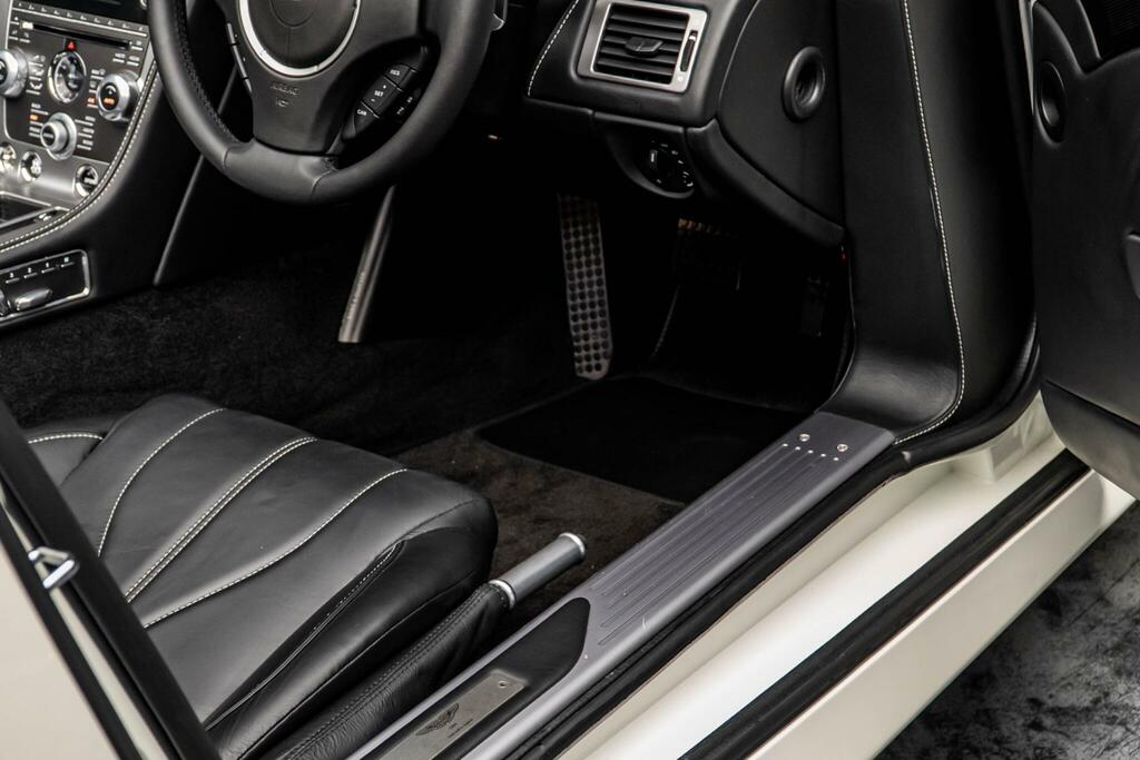 Aston Martin DB9 Gt Black #41