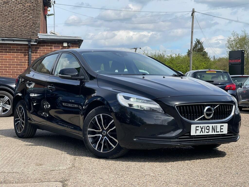 Volvo V40 2.0 T2 R-design Edition Euro 6 Ss FX19NLE Black #2