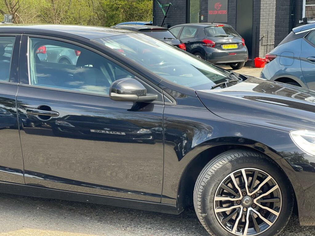 Volvo V40 2.0 T2 R-design Edition Euro 6 Ss FX19NLE Black #5