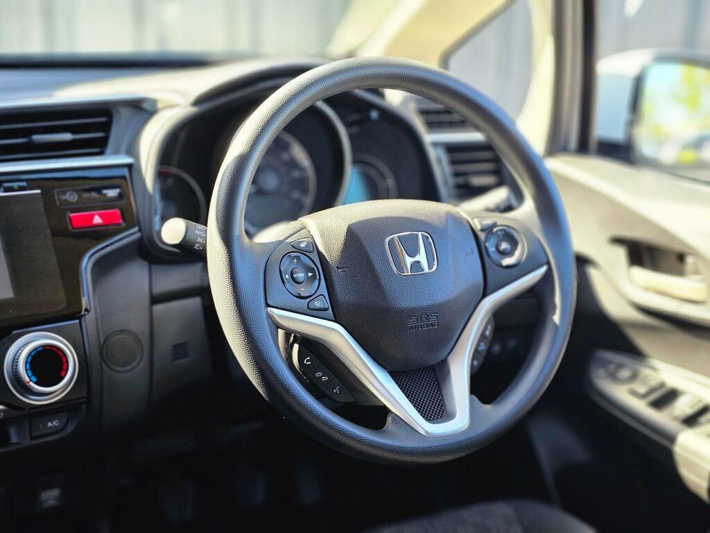 Honda Jazz Hatchback 1.3 I-vtec Se Euro 6 Ss 201616 White #3