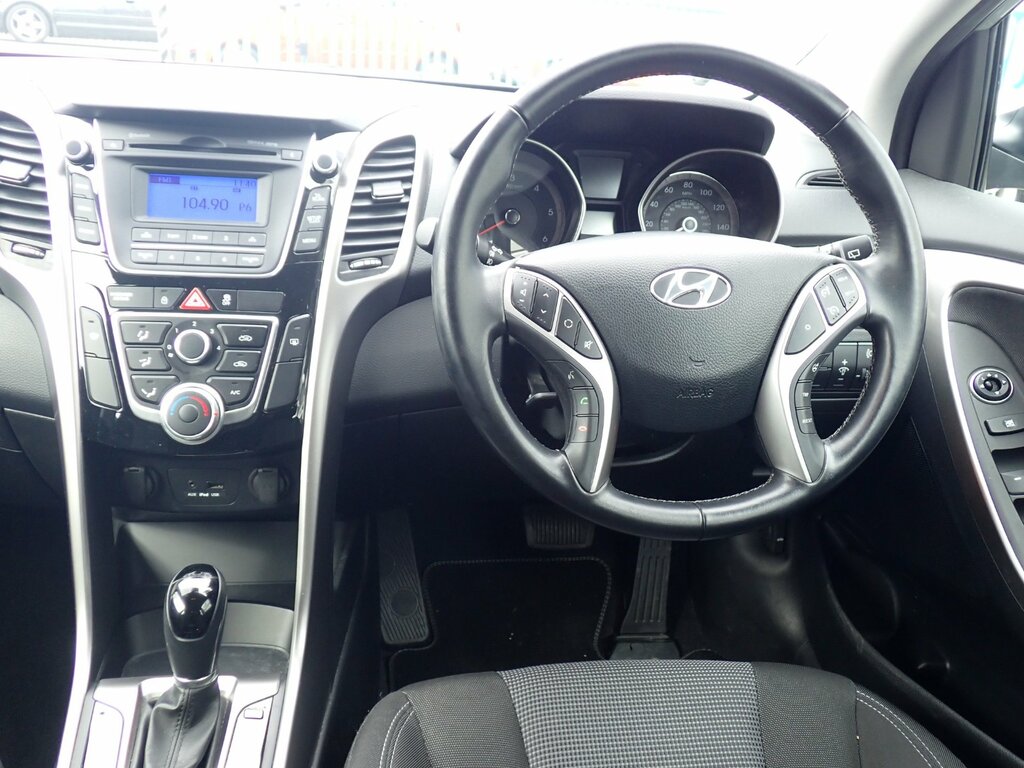 Hyundai I30 1.6 Crdi Active Hatchback Euro 5 Silver #2